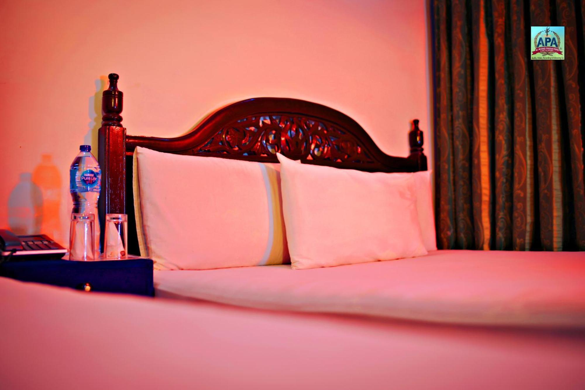 Quick Continental Hotel - Jail Road ラホール エクステリア 写真
