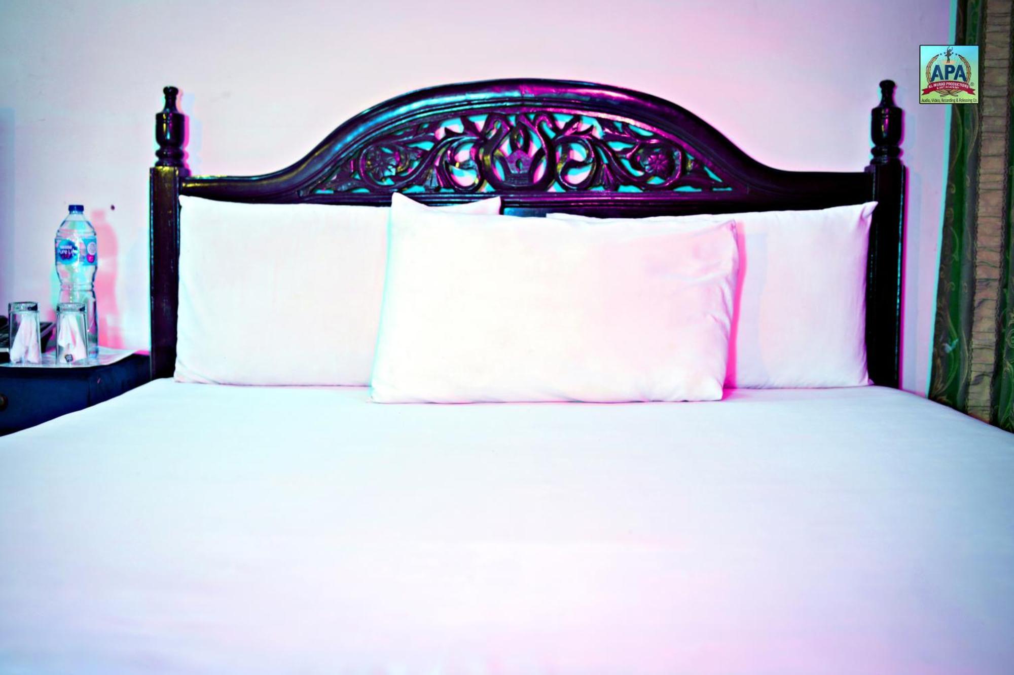 Quick Continental Hotel - Jail Road ラホール エクステリア 写真
